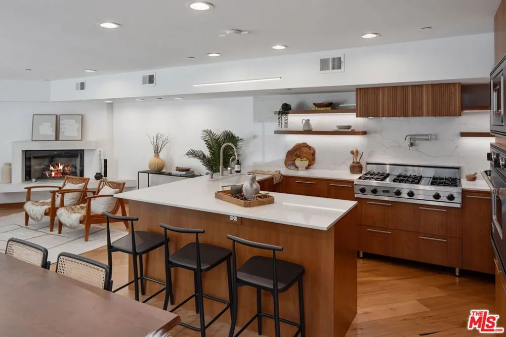 512 Brooks Avenue #6 Los Angeles, CA 90291
