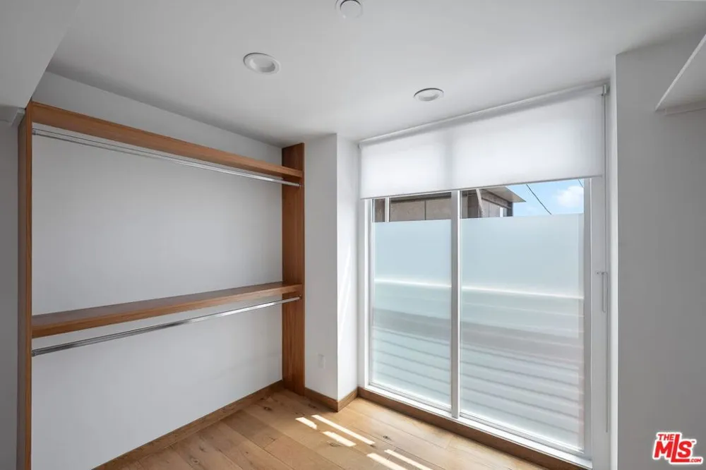 512 Brooks Avenue #6 Los Angeles, CA 90291