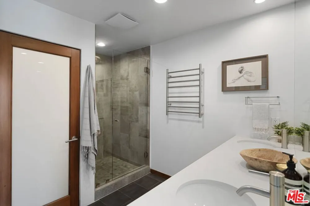 512 Brooks Avenue #6 Los Angeles, CA 90291