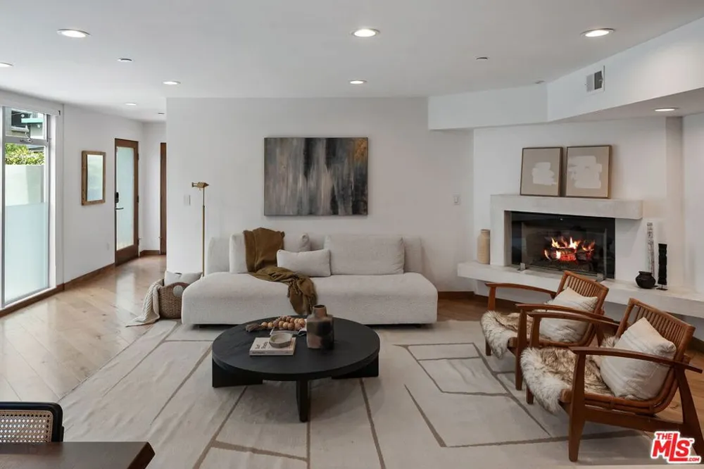 512 Brooks Avenue #6 Los Angeles, CA 90291