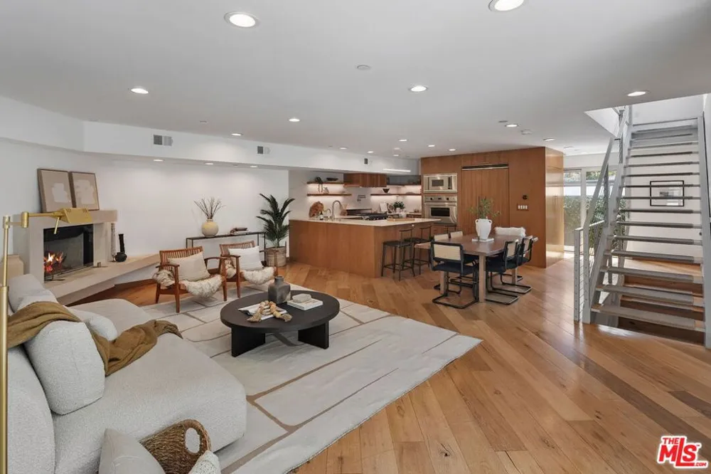 512 Brooks Avenue #6 Los Angeles, CA 90291