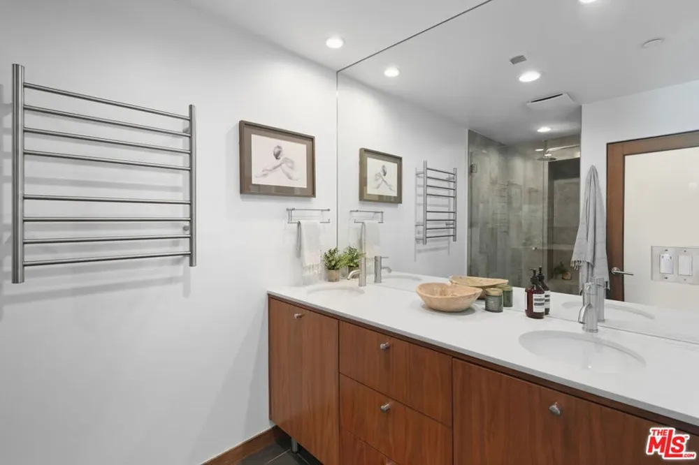 512 Brooks Avenue #6 Los Angeles, CA 90291