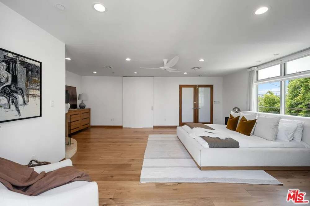512 Brooks Avenue #6 Los Angeles, CA 90291