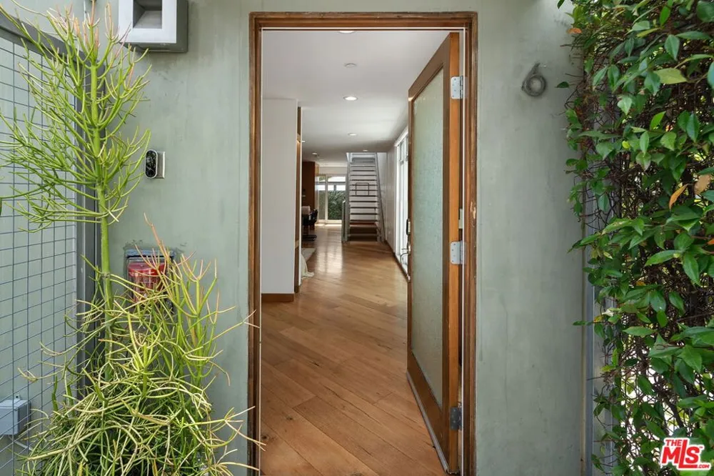 512 Brooks Avenue #6 Los Angeles, CA 90291
