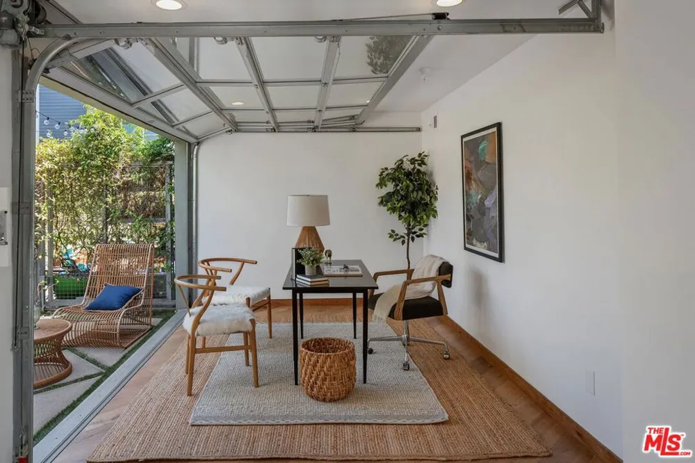512 Brooks Avenue #6 Los Angeles, CA 90291