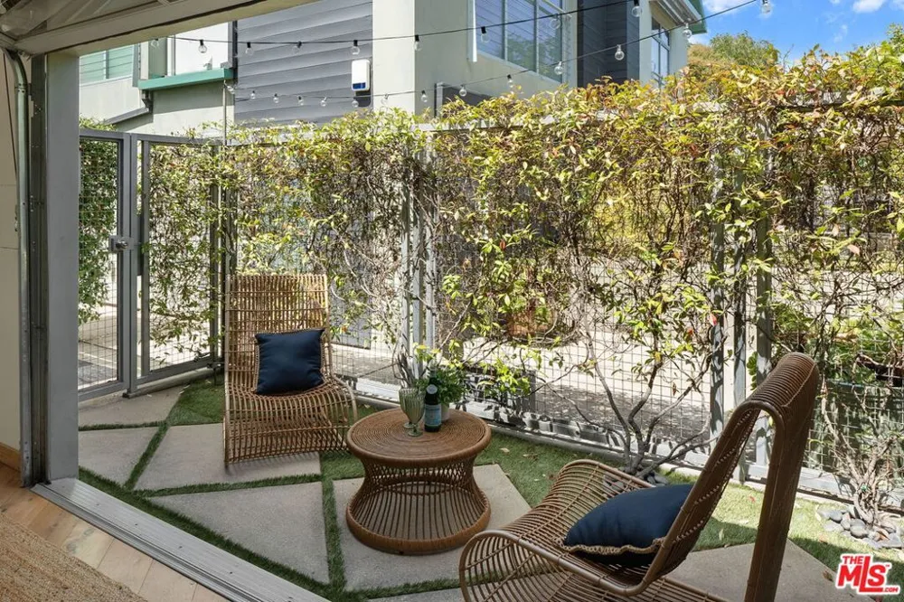 512 Brooks Avenue #6 Los Angeles, CA 90291