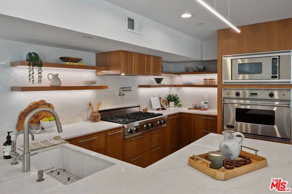 512 Brooks Avenue #6 Los Angeles, CA 90291