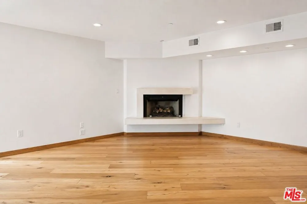 512 Brooks Avenue #6 Los Angeles, CA 90291
