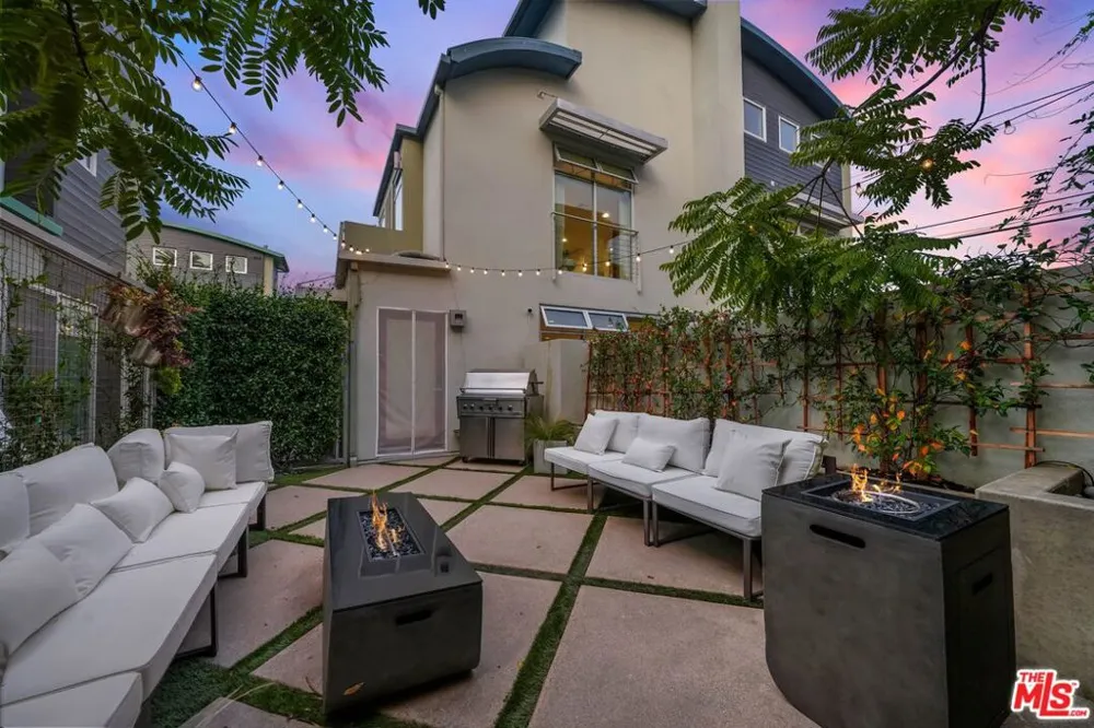 512 Brooks Avenue #6 Los Angeles, CA 90291