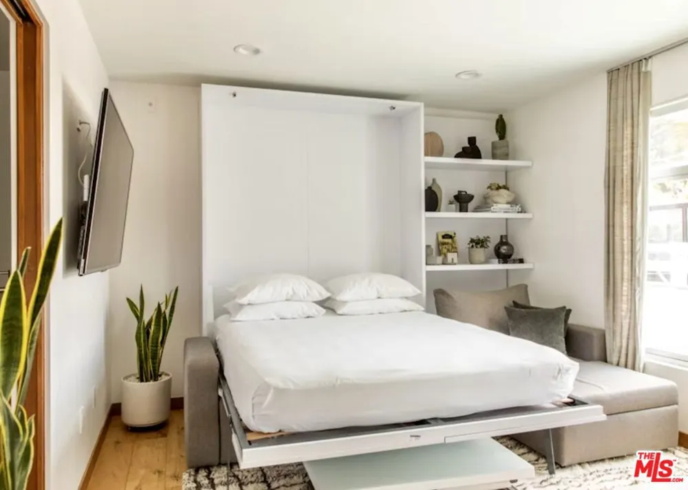 512 Brooks Avenue #6 Los Angeles, CA 90291