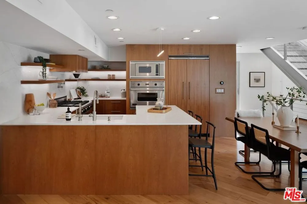 512 Brooks Avenue #6 Los Angeles, CA 90291