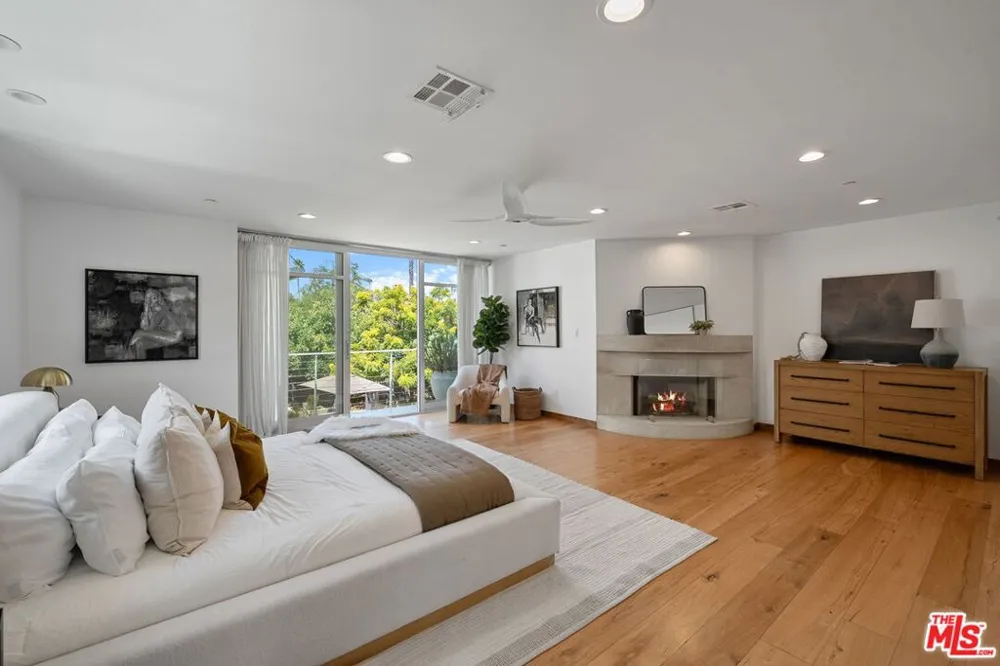 512 Brooks Avenue #6 Los Angeles, CA 90291