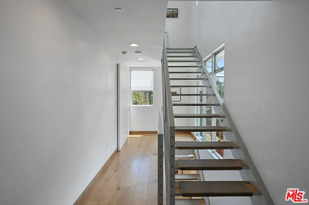512 Brooks Avenue #6 Los Angeles, CA 90291