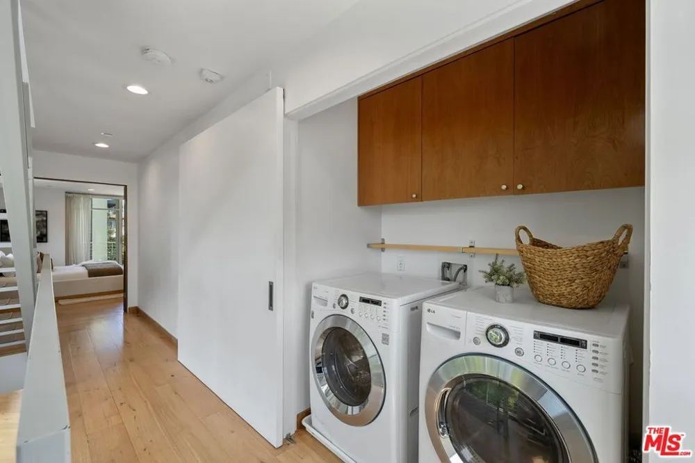 512 Brooks Avenue #6 Los Angeles, CA 90291