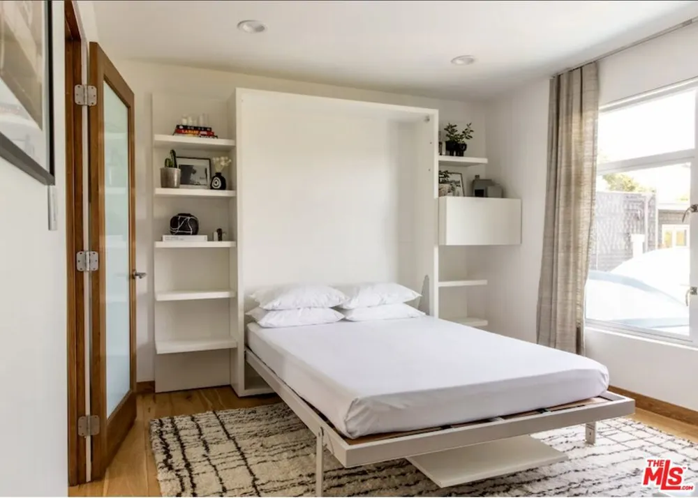 512 Brooks Avenue #6 Los Angeles, CA 90291