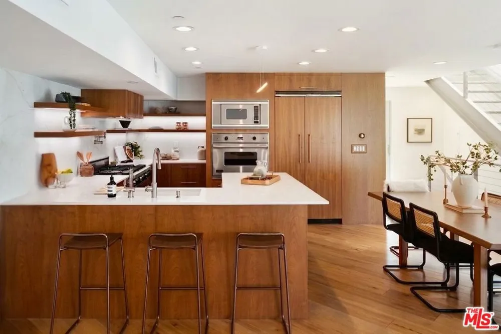 512 Brooks Avenue #6 Los Angeles, CA 90291