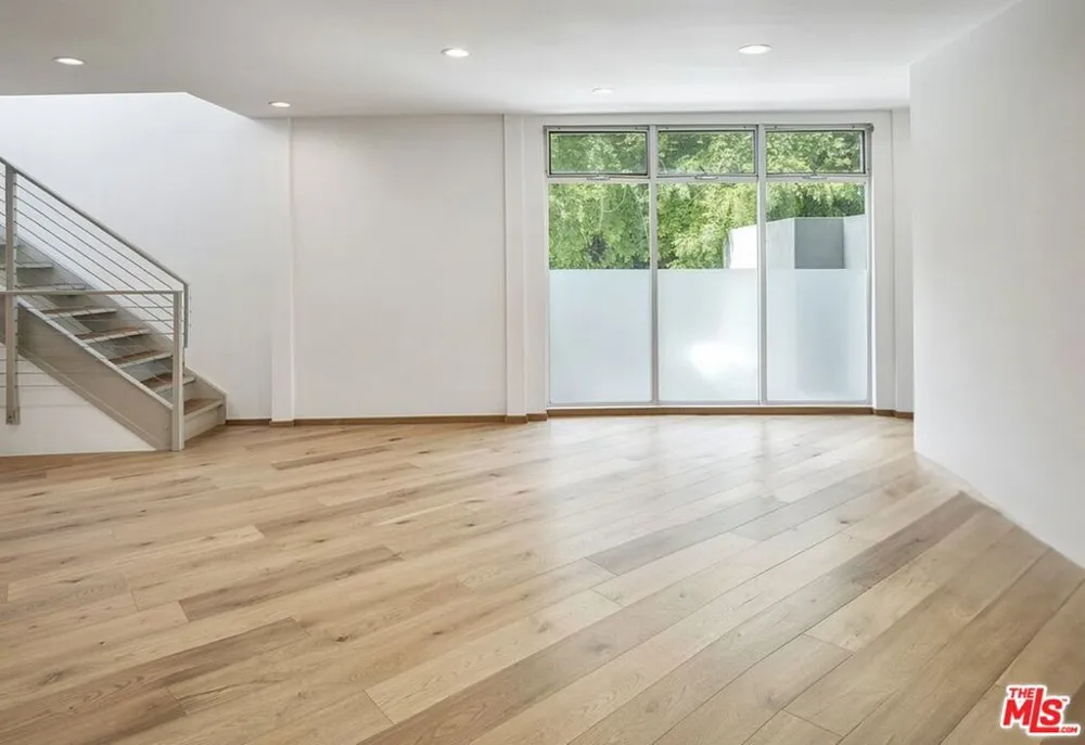 512 Brooks Avenue #6 Los Angeles, CA 90291