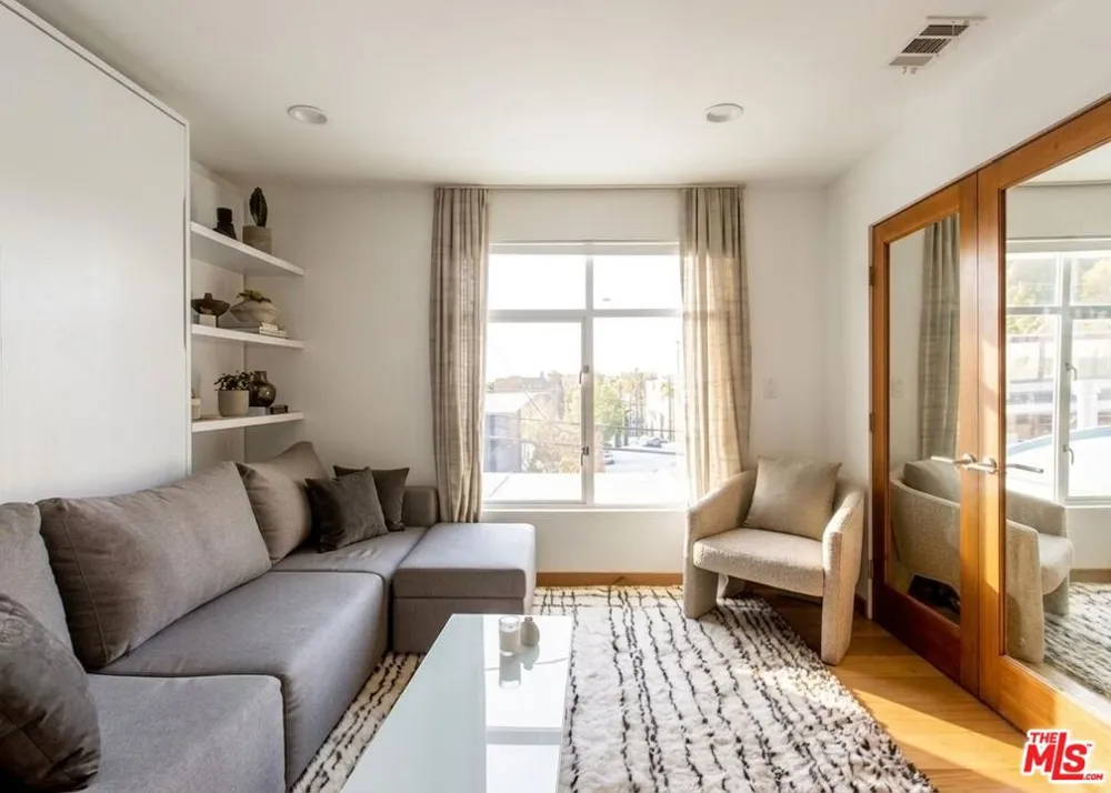 512 Brooks Avenue #6 Los Angeles, CA 90291