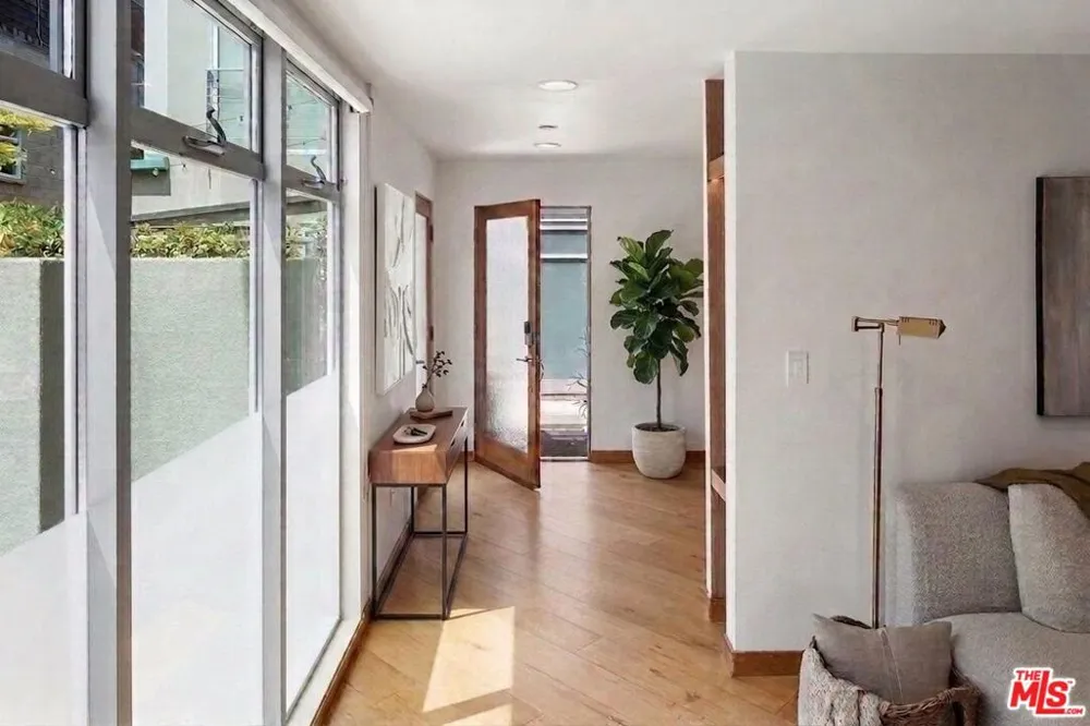 512 Brooks Avenue #6 Los Angeles, CA 90291