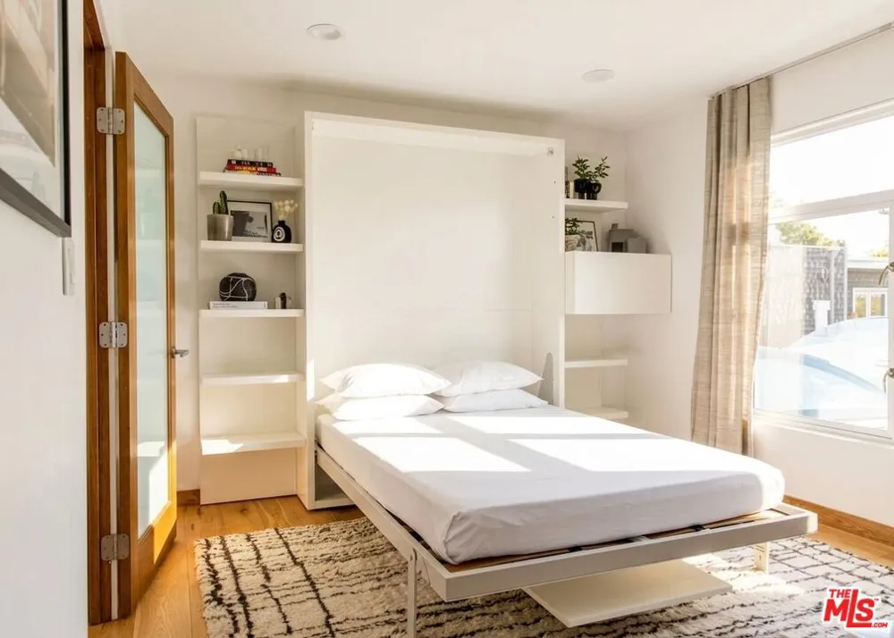 512 Brooks Avenue #6 Los Angeles, CA 90291