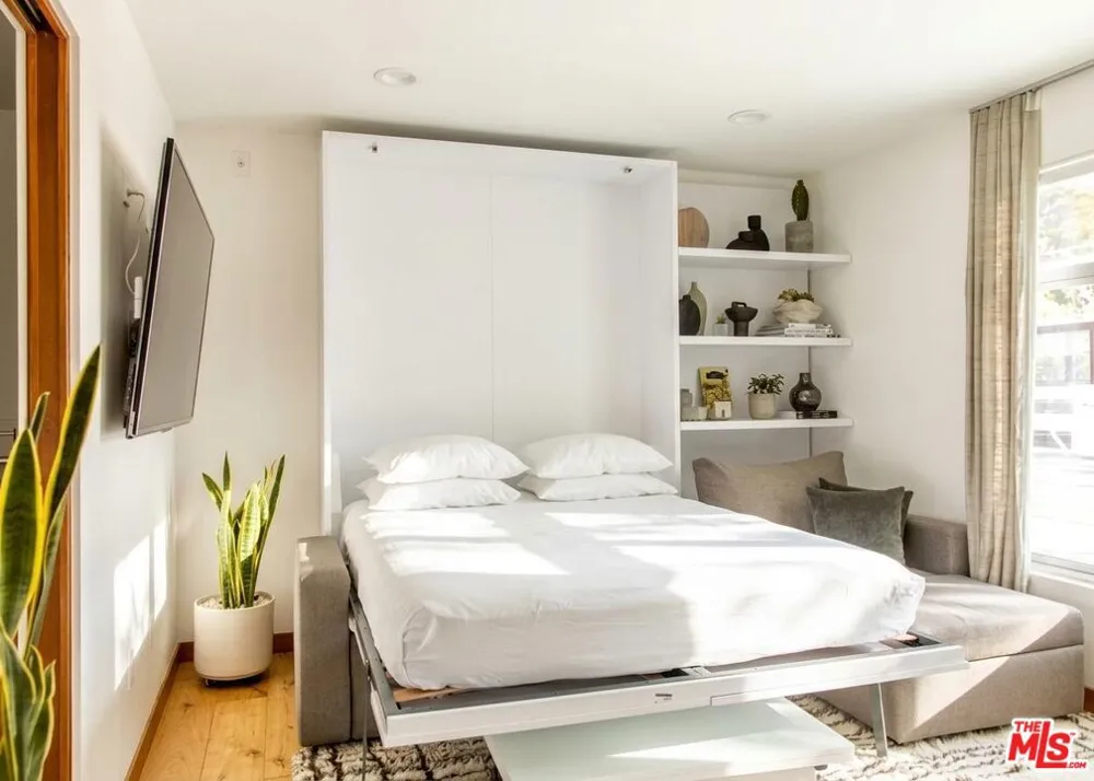 512 Brooks Avenue #6 Los Angeles, CA 90291