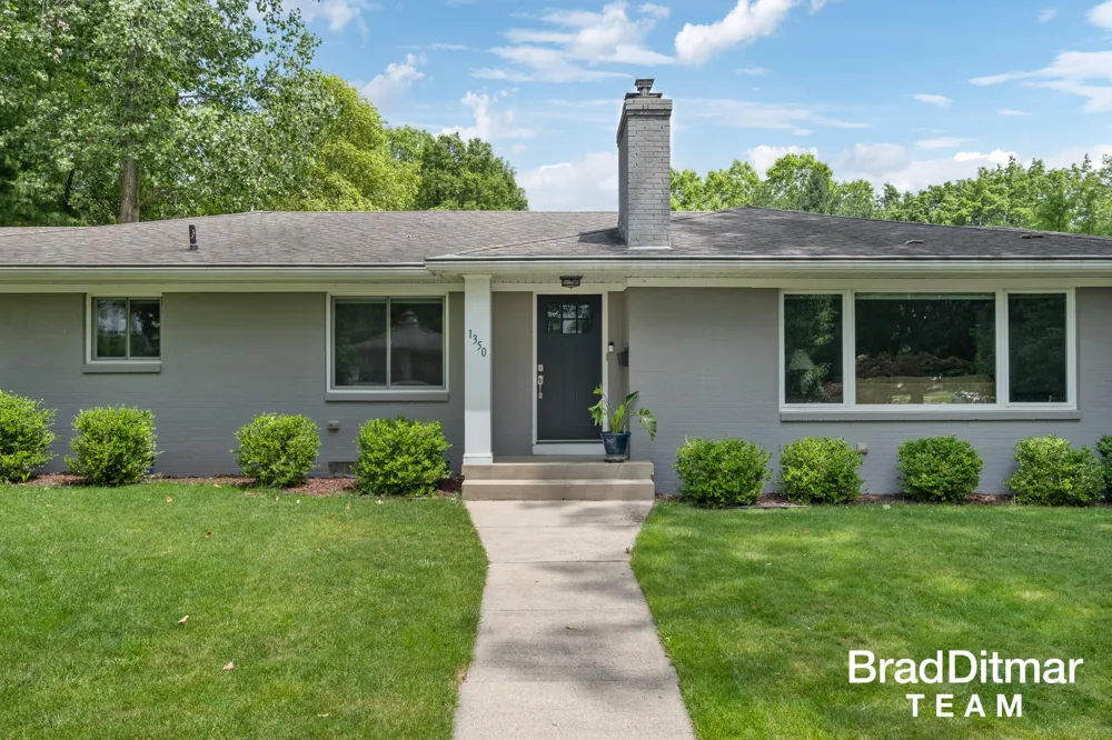 1350 Lake Grove Avenue SE East Grand Rapids, MI 49506