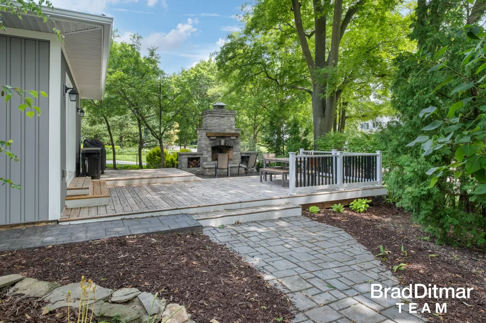 1350 Lake Grove Avenue SE East Grand Rapids, MI 49506