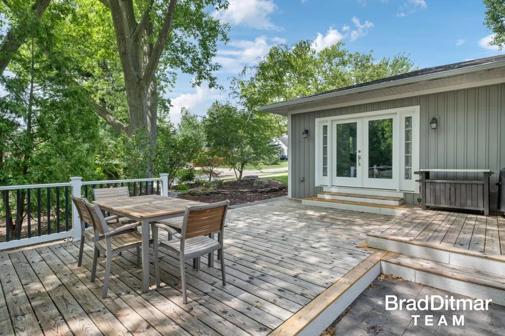 1350 Lake Grove Avenue SE East Grand Rapids, MI 49506