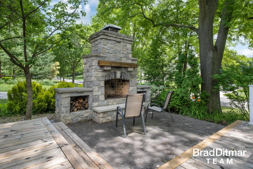 1350 Lake Grove Avenue SE East Grand Rapids, MI 49506