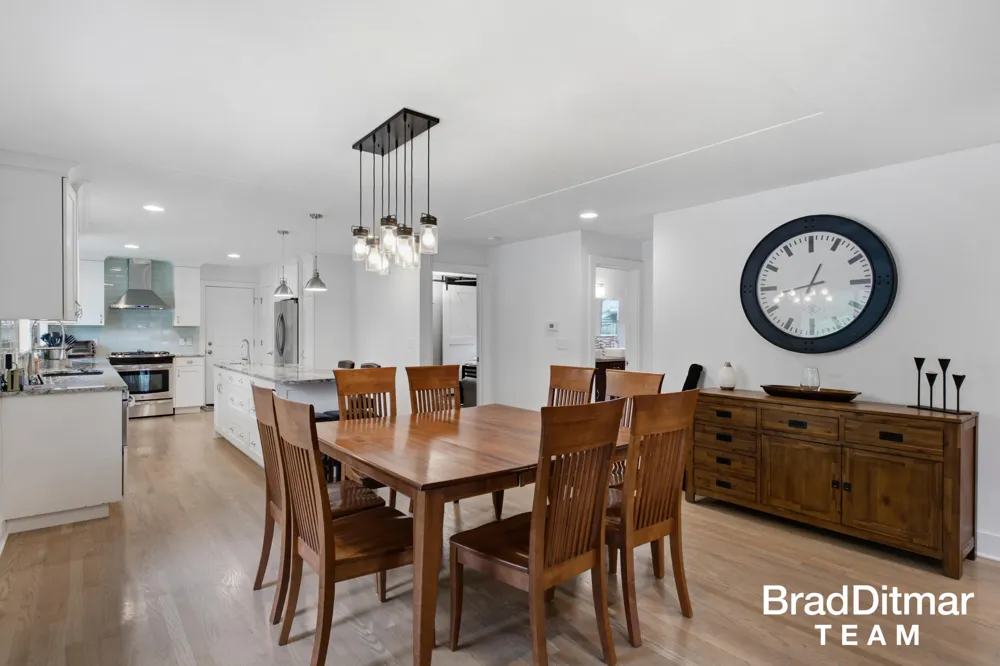 1350 Lake Grove Avenue SE East Grand Rapids, MI 49506