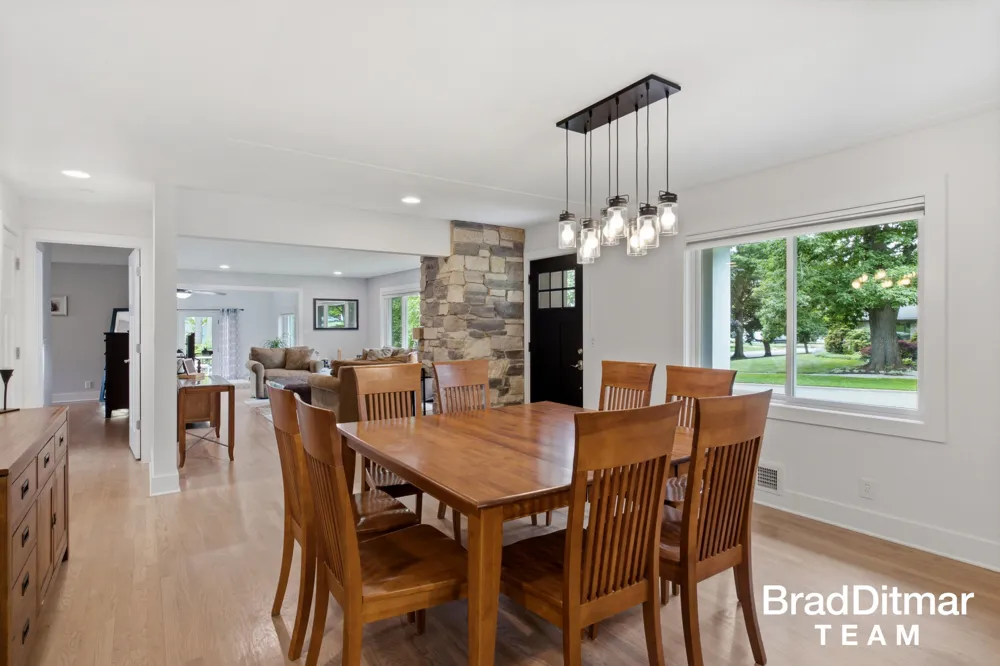 1350 Lake Grove Avenue SE East Grand Rapids, MI 49506