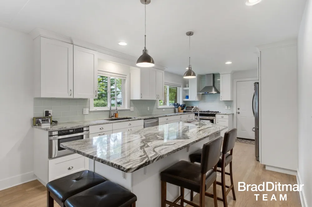 1350 Lake Grove Avenue SE East Grand Rapids, MI 49506
