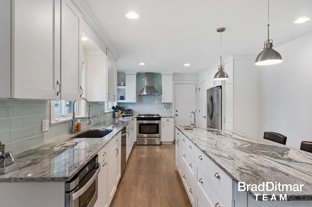 1350 Lake Grove Avenue SE East Grand Rapids, MI 49506