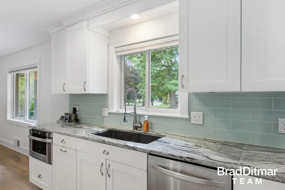 1350 Lake Grove Avenue SE East Grand Rapids, MI 49506