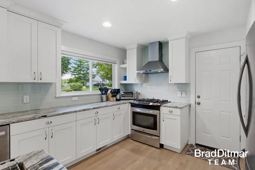 1350 Lake Grove Avenue SE East Grand Rapids, MI 49506