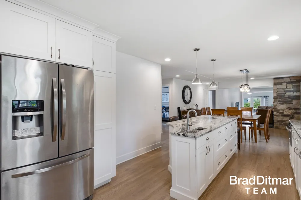 1350 Lake Grove Avenue SE East Grand Rapids, MI 49506