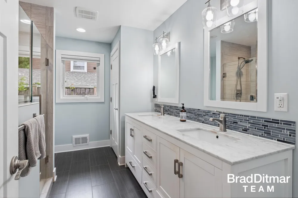 1350 Lake Grove Avenue SE East Grand Rapids, MI 49506