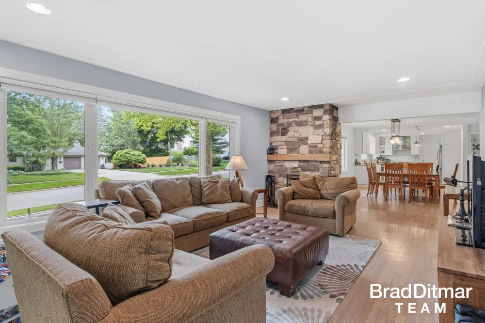 1350 Lake Grove Avenue SE East Grand Rapids, MI 49506