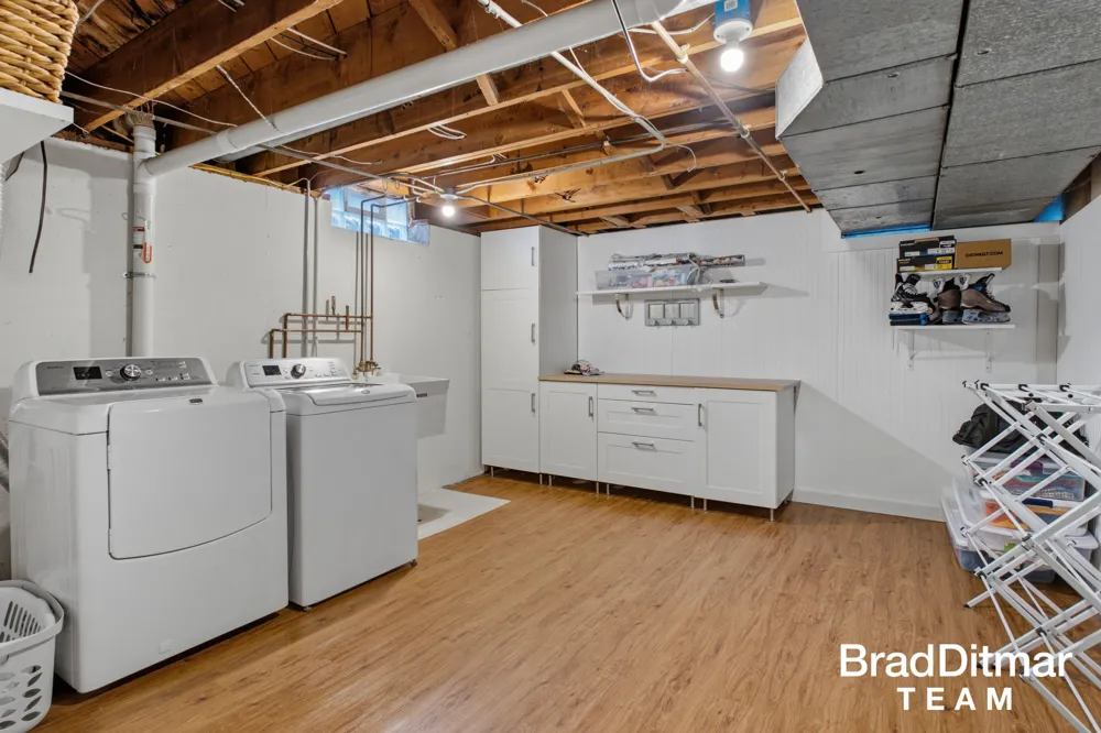 1350 Lake Grove Avenue SE East Grand Rapids, MI 49506