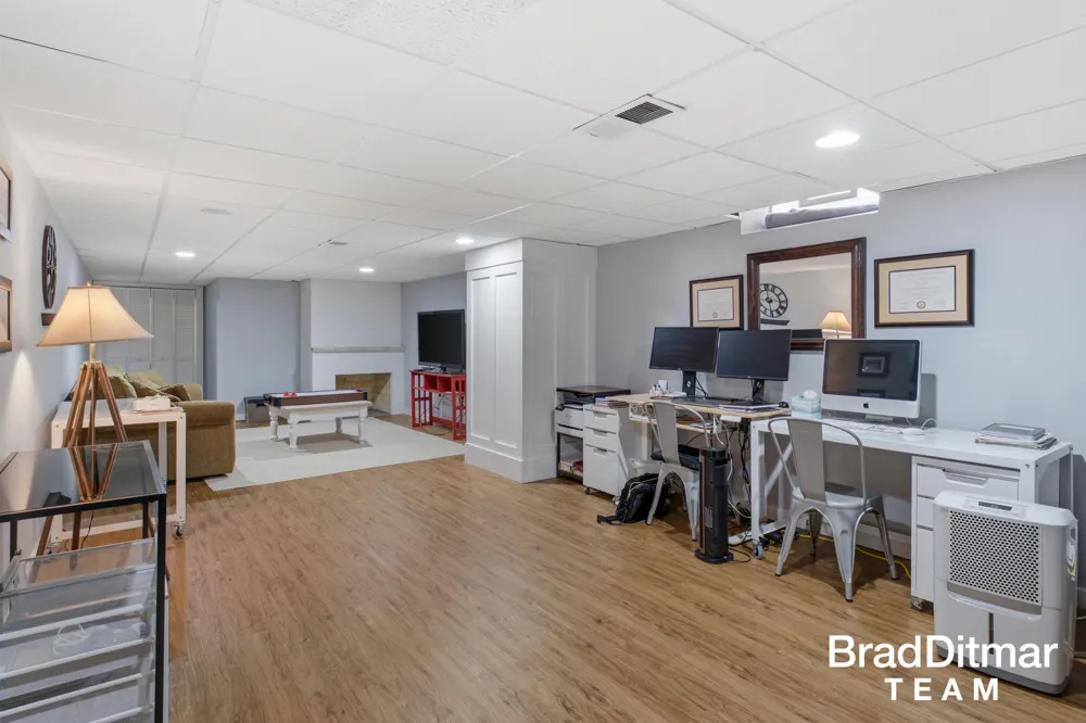 1350 Lake Grove Avenue SE East Grand Rapids, MI 49506
