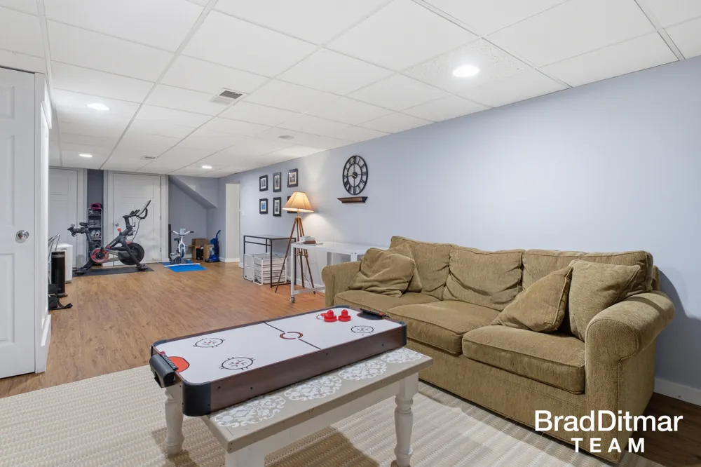 1350 Lake Grove Avenue SE East Grand Rapids, MI 49506