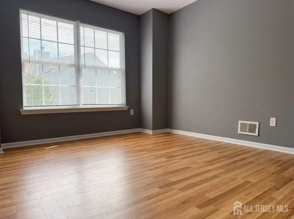 10 Dina Lane Franklin, NJ 08873