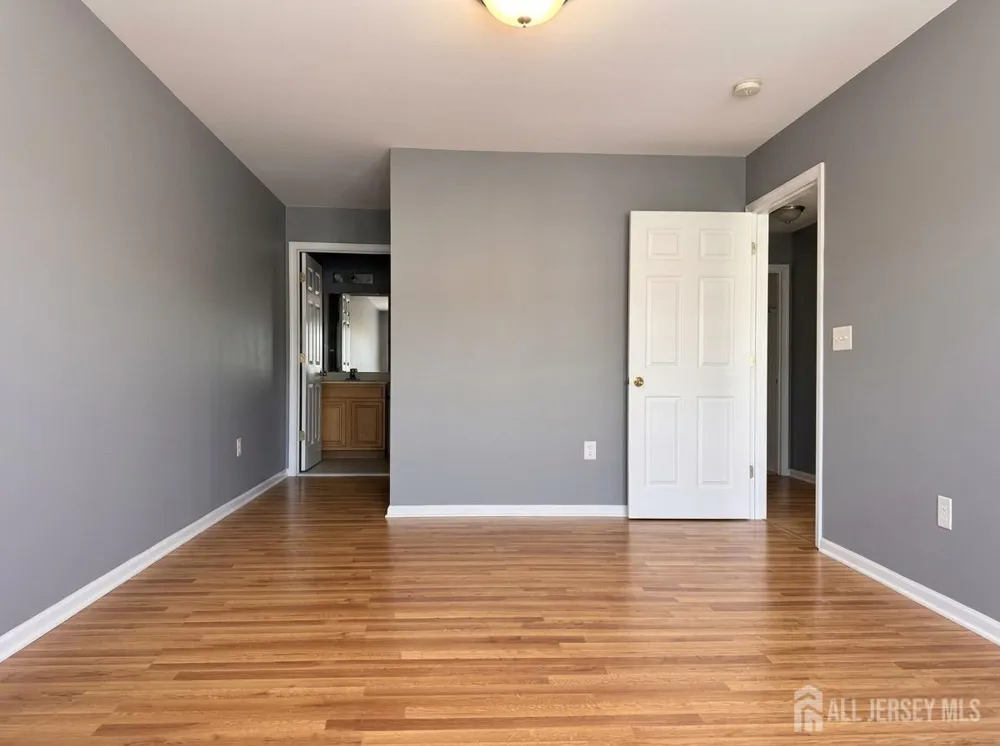 10 Dina Lane Franklin, NJ 08873