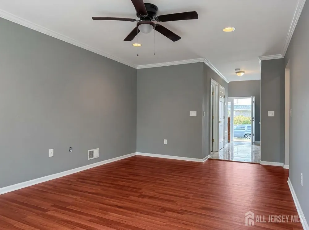 10 Dina Lane Franklin, NJ 08873