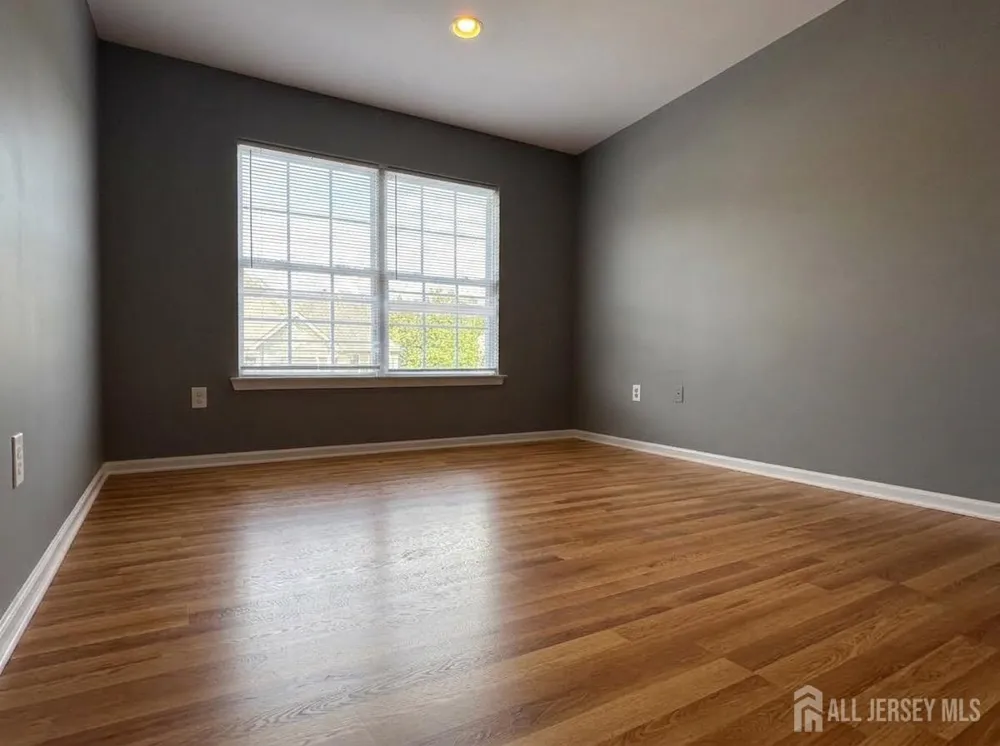 10 Dina Lane Franklin, NJ 08873