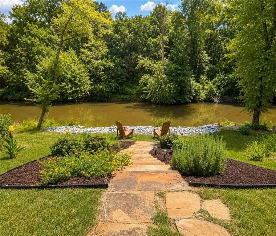 105 Chase Lane Forsyth, GA 31029