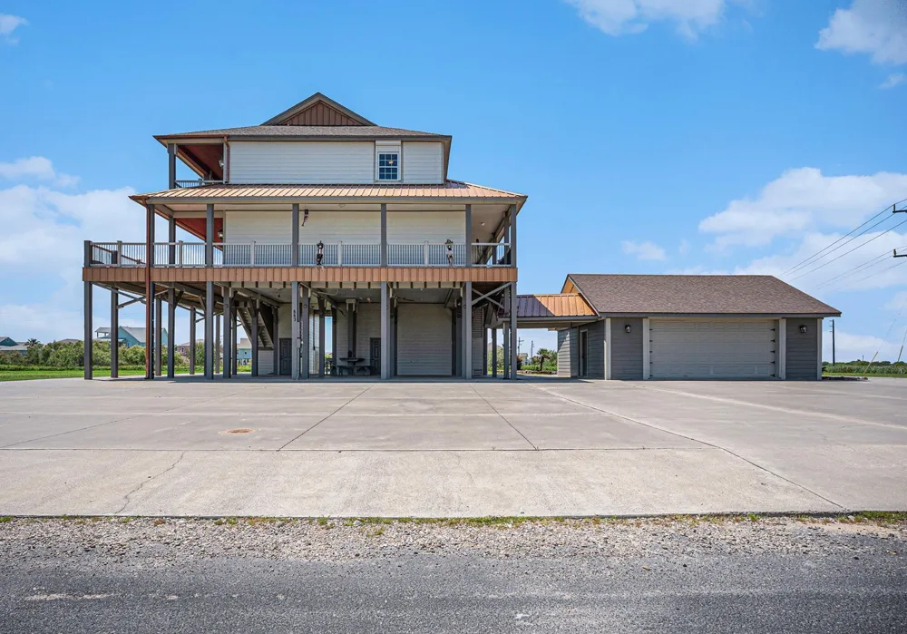 883 Gulf Cedar Drive Port Bolivar, TX 77650