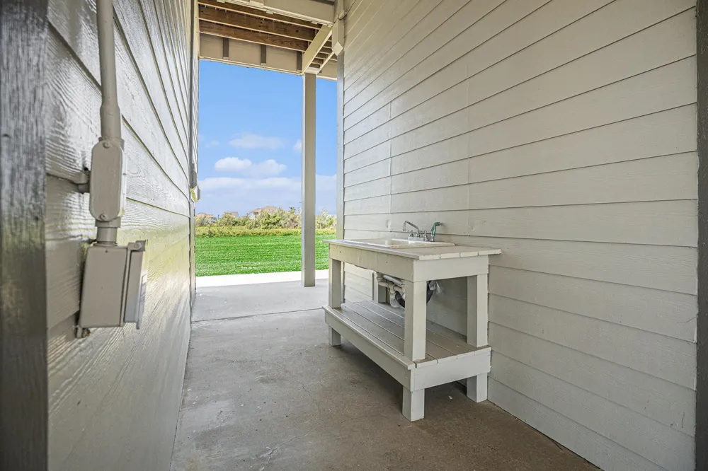 883 Gulf Cedar Drive Port Bolivar, TX 77650