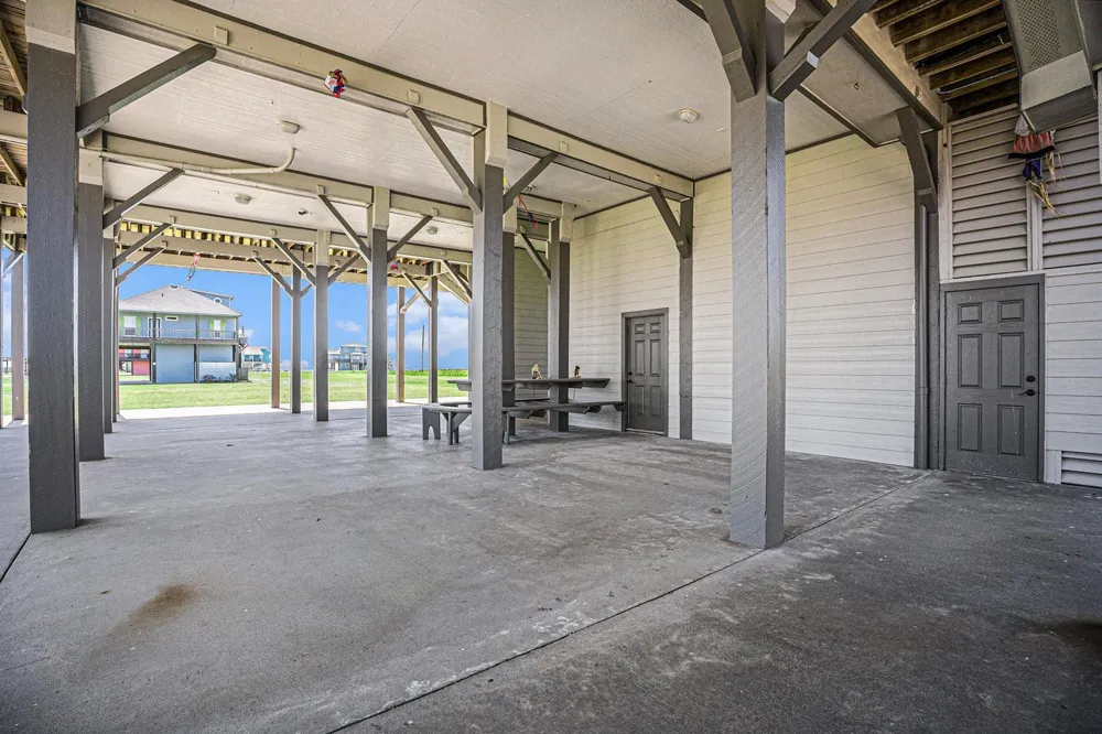 883 Gulf Cedar Drive Port Bolivar, TX 77650