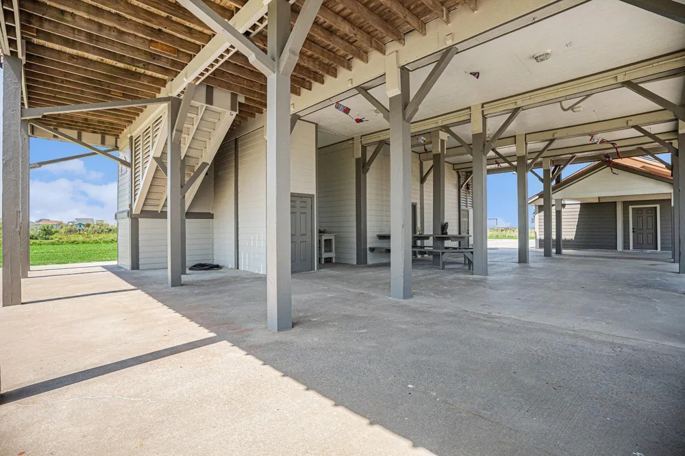 883 Gulf Cedar Drive Port Bolivar, TX 77650